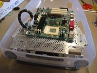 Pentium-emolevy iMacin monitorikotelossa