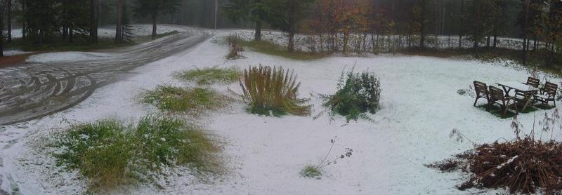 Tiedosto:Luminen piha (panoraama).jpg