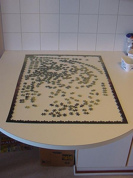 Tiedosto:Palapelin vihreät palaset levällään.jpg