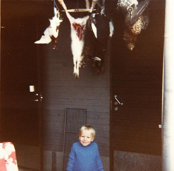 Tiedosto:Jani ja riippuvat riistaeläimet.jpg